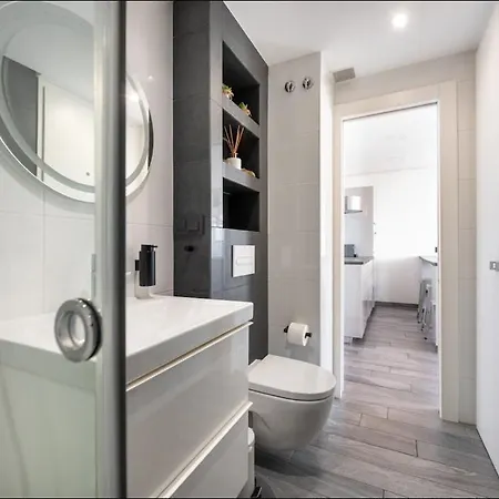 The Black&white Apartment Torremolinos